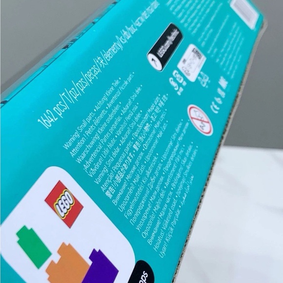 LEGO Technic Mercedes AMG F1 W14 1:8 Scale Model 42171 1642 Pieces - Picture 5 of 8